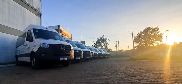 Mercedes-Benz-Vans-entrega-43-veiculos-Sprinter-para-RCR-Locacao-1
