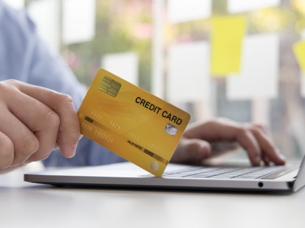 Conheça o cartão de crédito sem anuidade do banco BS2 - Reprodução Canva