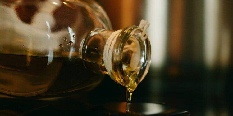 Ministério da Agricultura e Pecuária (Mapa) determina recolhimento de 12 lotes de azeites de oliva impróprios para o consumo 16 azeite-oliva-consumo-improprio (1)