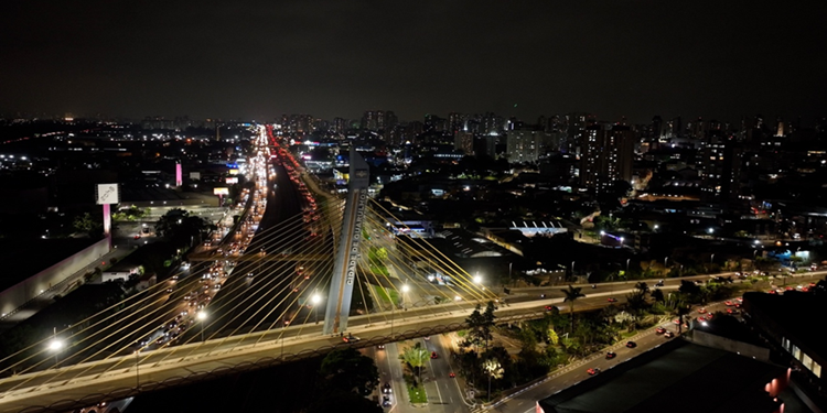 Parceria moderniza Guarulhos com 73 mil luminárias LEDs