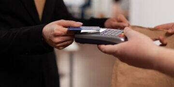 Pagamento por aproximação completa 15 anos no Brasil 3 Pagamento por aproximação completa 15 anos no Brasil