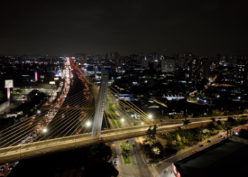 PPP impulsiona modernização: 73 mil LEDs renovam iluminação