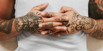 Local da tatuagem pode influenciar na dor e cicatrização