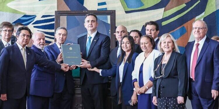 "No autoritarismo, quem mais sofre é o pobre", afirma ministro Wellington Dias 14 um-ano-da-tentativa-de-golpe-08-de-janeiro (1)