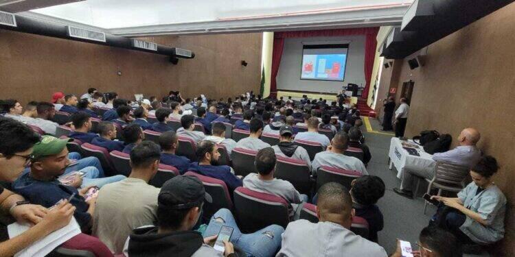 Fabricante de fios e cabos de Itu/SP capacita profissionais da área de elétrica