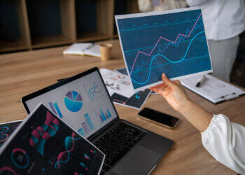 Mercado de softwares: estudo prevê US$ 698 bi em receitas