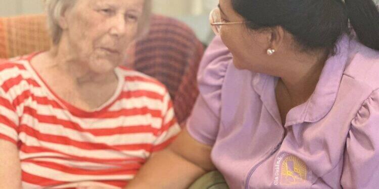 Home care se torna alternativa de segurança para idosos