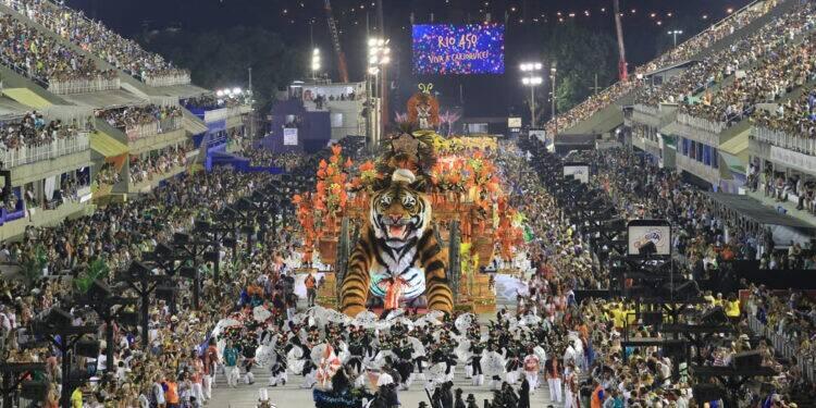 Carnaval 2024: Betfair analisa escolas de samba favoritas no Rio e em São Paulo 14 Desfile-de-carnaval-na-sapucai-18 (1) (1)