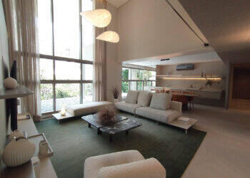 Leilão de móveis e peças de luxo assinadas será feito online