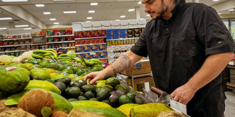 Chefs encontram variedade de ingredientes frescos em SP 16 Chefs encontram variedade de ingredientes frescos em SP