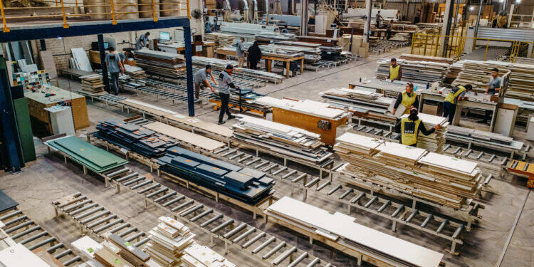 Fábrica de Móveis Planejados abre 14 lojas em 2023