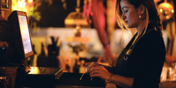 Mulheres são 54% dos funcionários de bares e restaurantes