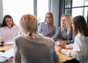 Números da liderança feminina em empresas ainda são baixos