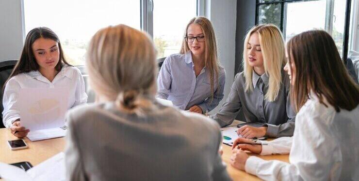 Números da liderança feminina em empresas ainda são baixos 16 Números da liderança feminina em empresas ainda são baixos