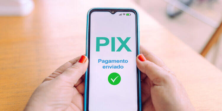 Brasileiros preferem Pix como meio de pagamento 16 Brasileiros preferem Pix como meio de pagamento