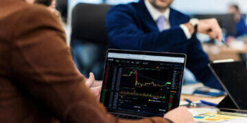 Brasileiros buscam oportunidades de investimentos livres de Imposto de Renda