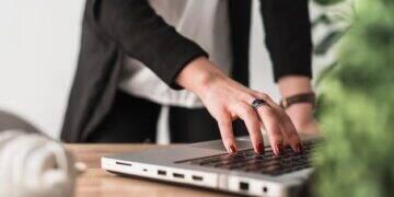 Econet Editora destaca direitos das mulheres na maternidade