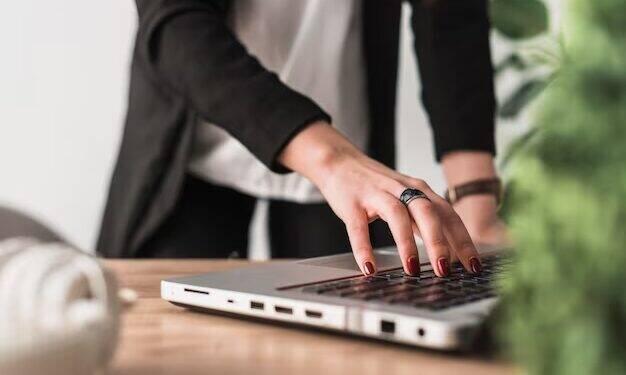 Econet Editora destaca direitos das mulheres na maternidade