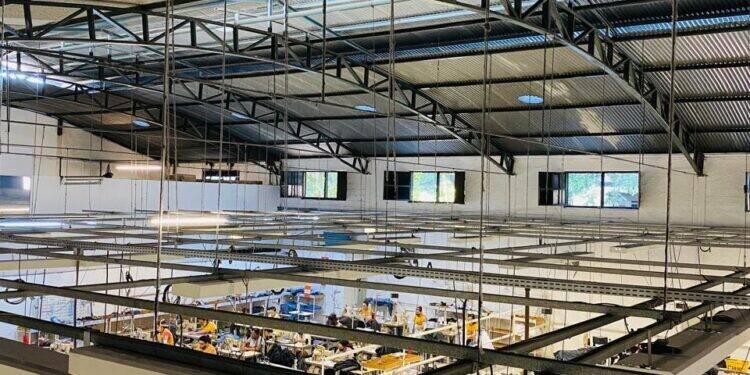 Comércio online de roupas oferece conveniência e atrai venda