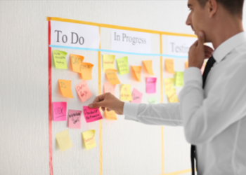 Parceria entre Propay e Oitchau lança soluções tecnológicas de gestão de tempo