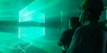 Empresas promovem arte dentro de prédio em construção