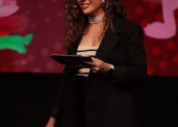 Juliana Franceschi comemora 20 anos de carreira