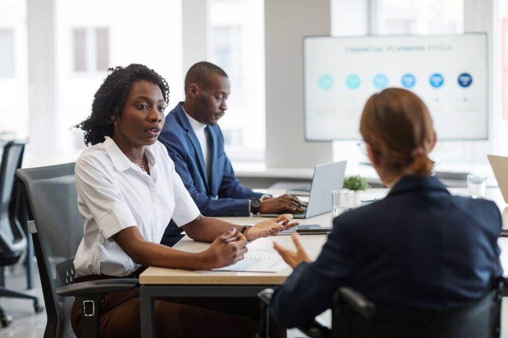 Aumenta a participação feminina em cargos de liderança