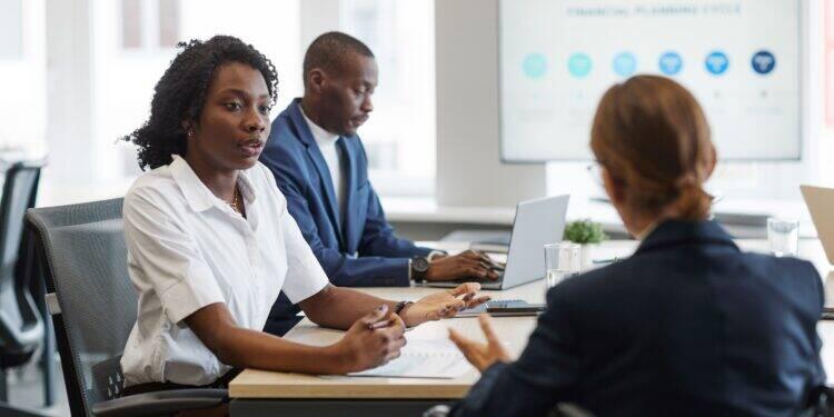 Aumenta a participação feminina em cargos de liderança 16 Aumenta a participação feminina em cargos de liderança