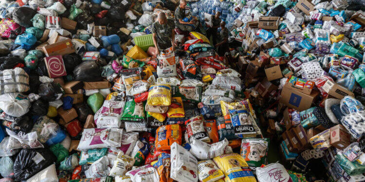 Clínica Fares com receita do dia envia 1 tonelada ao RS 16 Clínica Fares com receita do dia envia 1 tonelada ao RS