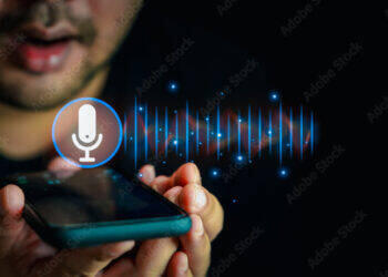 LLYC lança banco de vozes com IA para combater preconceito