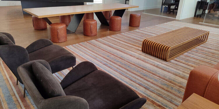 Lances para leilões on-line de bens de apartamentos decorados estão abertos 16 Lances para leilões on-line de bens de apartamentos decorados estão abertos