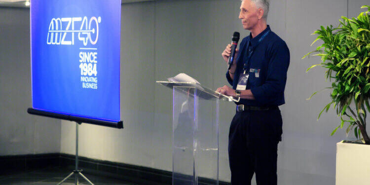 MZF4 comemora 40 anos com coquetel em São Paulo