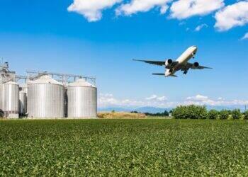 Logística agrícola transporta de maquinários a moléculas