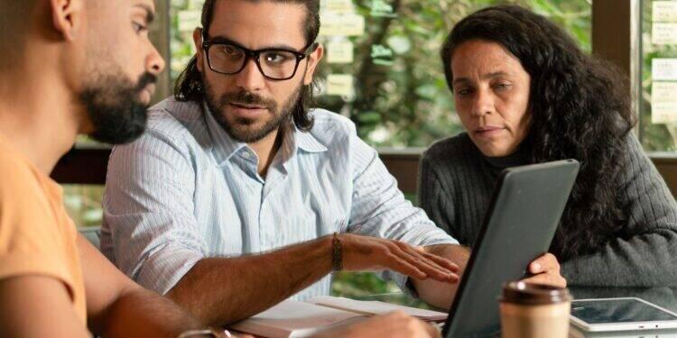 Maioria dos brasileiros buscam informações antes de investir 16 Maioria dos brasileiros buscam informações antes de investir