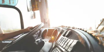 Caminhoneiros Brasileiros aderem à Inteligência Artificial para Economizar Combustível e Otimizar Rotas nas Estradas do País 1 caminhoneiros-adere-IA