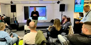 Criatividade Aumentada: como a IA está transformando o ambiente de trabalho