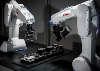 ABB Robótica e startup Molg enfrentam o lixo eletrônico do datacenter com microfábricas robóticas