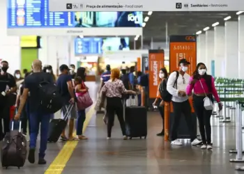 Aeroporto-com-passageiros - Marcelo-CamargoAgencia-Brasil