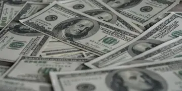 Dólar bate recorde e fecha a R$ 6,09 em meio às incertezas fiscais e externas 1 dolar-hoje (1)