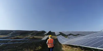 Energia solar deve trazer mais de R$ 39,4 bilhões em novos investimentos em 2025 ao Brasil 3 Energia solar deve trazer mais de R$ 39,4 bilhões em novos investimentos em 2025 ao Brasil