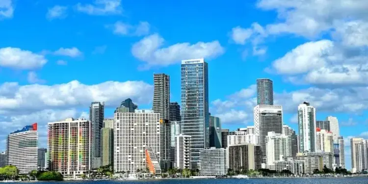Como Miami está lidando com os desafios estruturais à beira-mar? 14 miami-imoveis-desafios