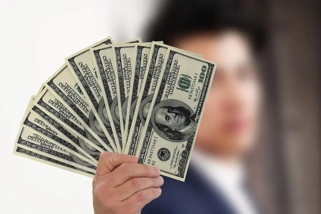 Dólar cai a R$ 5,86 após Trump falar de conversa amigável com China e possível acordo queda do dolar