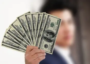 Dólar cai a R$ 5,86 após Trump falar de conversa amigável com China e possível acordo