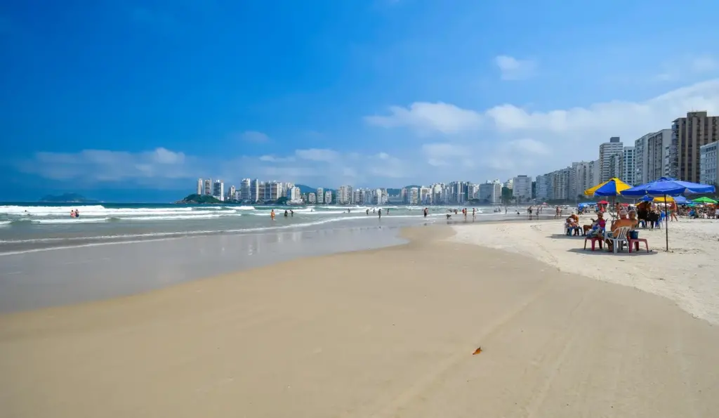 trabalho coletivo praia de guarujá