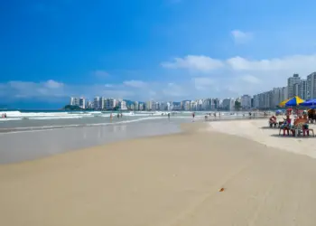 trabalho coletivo praia de guarujá