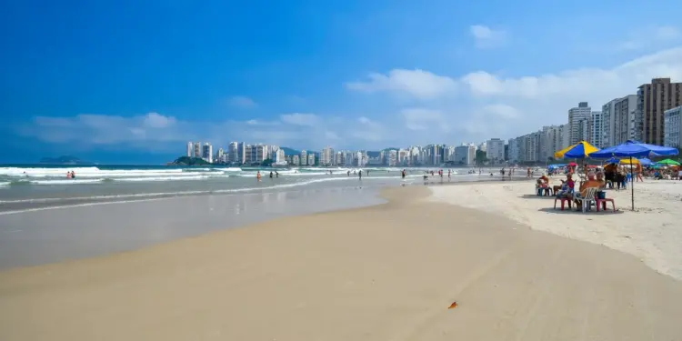trabalho coletivo praia de guarujá