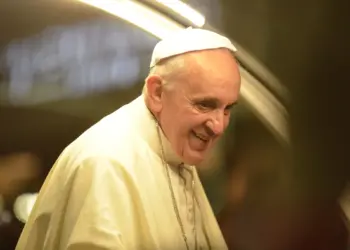 Papa Francisco segue internado, sem febre e em estado clínico estável