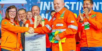 Brasil adere à Opep+: impacto no setor petrolífero e na política ambiental 1 presidente Lula na petrobrás - Brasil adere à Opep+ impacto no setor petrolífero e na política ambiental