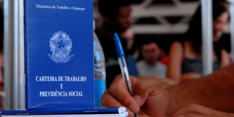 Governo prepara MP para destravar FGTS de trabalhadores demitidos 16 FGTS