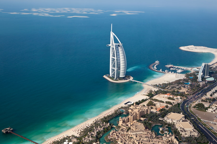 Vista aérea do Burj Al Arab, em Dubai.